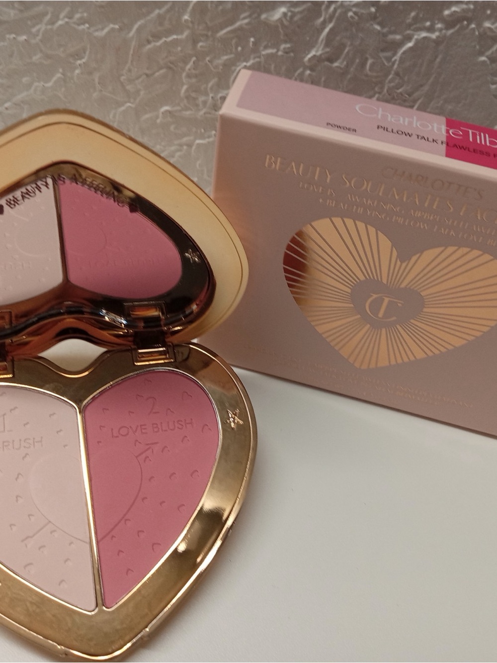 Charlotte Tilbury Heart-Shaped Blush & Highlighter Duo - Light Pink & Rose Pink - Picture 2 of 5
